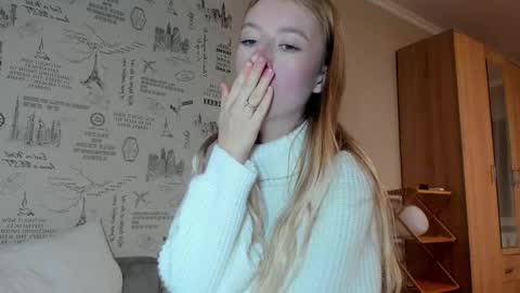 Snapshot of minidiva_ chatting on October 12, 7:57 pm Amelia online show from October 12, 7:57 pm