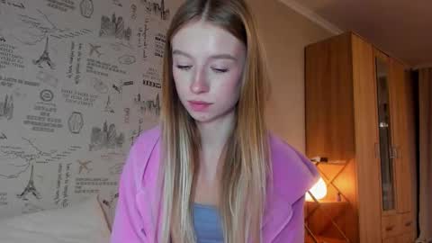 Snapshot of minidiva_ chatting on October 14, 10:32 pm Amelia online show from October 14, 10:32 pm