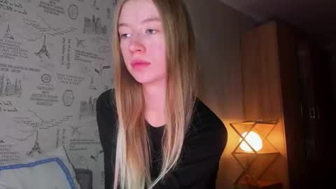 Snapshot of minidiva_ chatting on November 2, 6:32 pm Amelia online show from November 2, 6:32 pm