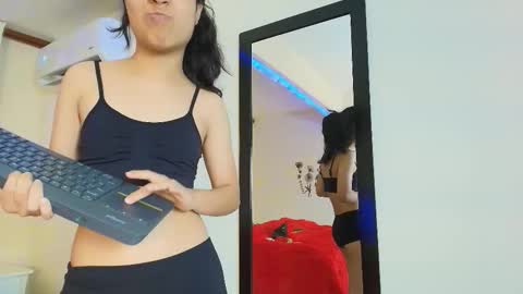 minilove_01 online show from September 29, 12:21 pm