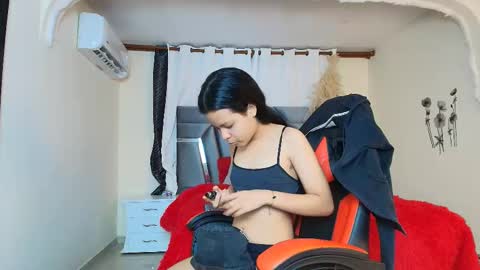 minilove_01 online show from October 11, 12:36 pm