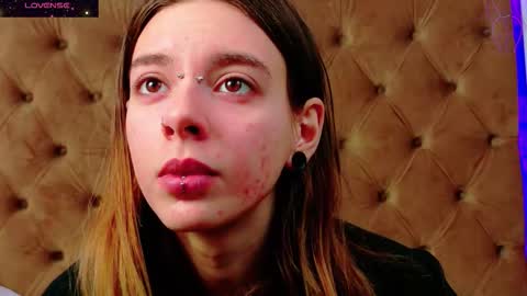 mira_lynxx online show from December 2, 5:13 am