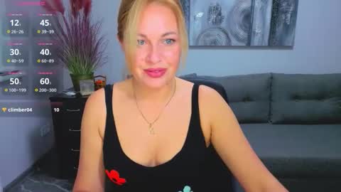 Snapshot of mira_whitme chatting on November 25, 1:22 pm Mira online show from November 25, 1:22 pm