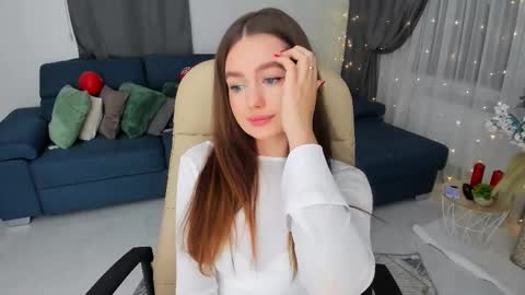 Emma online show from February 20, 7:30 pm