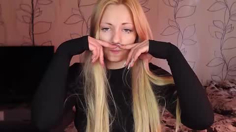 Snapshot of mirahardmanxx chatting on March 10, 11:53 am Happy New Year online show from March 10, 11:53 am