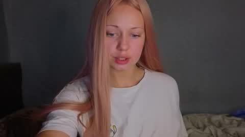 Snapshot of mirahardmanxx chatting on October 12, 1:37 am Happy New Year online show from October 12, 1:37 am