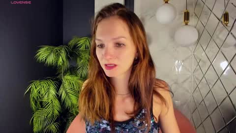 Snapshot of mirandaglow chatting on December 19, 6:34 am Miranda online show from December 19, 6:34 am