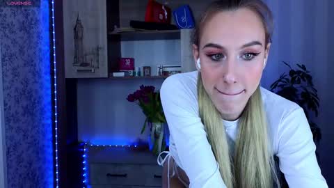 Snapshot of miraraid chatting on March 10, 5:54 am miraraid online show from March 10, 5:54 am