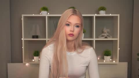 Elsa online show from October 28, 9:28 pm