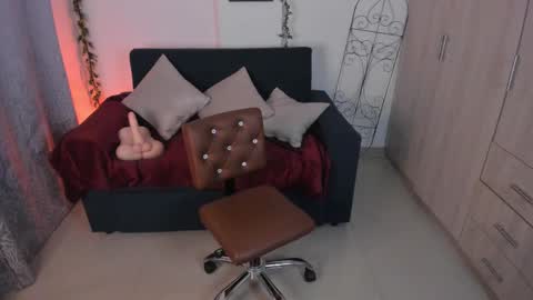 KRAVE  online show from October 10, 12:20 am