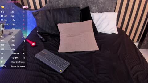 Snapshot of miss10_antonella chatting on December 12, 12:59 am Antonella online show from December 12, 12:59 am