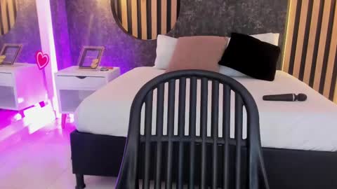 Snapshot of miss10_antonella chatting on February 21, 8:16 pm Antonella online show from February 21, 8:16 pm