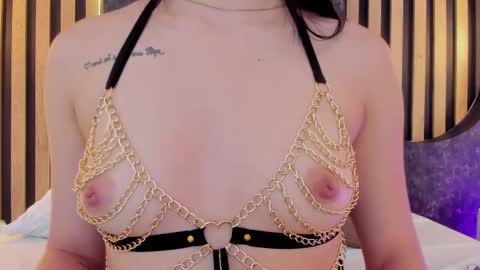 Snapshot of miss10_antonella chatting on February 22, 8:20 pm Antonella online show from February 22, 8:20 pm