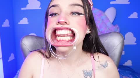 Sara online show from February 7, 10:20 pm