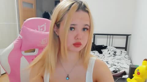 miss__selena online show from February 4, 5:55 pm