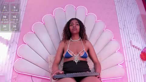 miss__smith_ online show from October 17, 3:25 pm