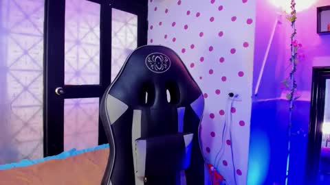 Snapshot of miss_akemi chatting on October 27, 1:37 pm Akemi 3 online show from October 27, 1:37 pm