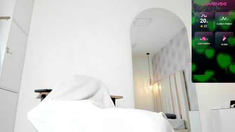 Snapshot of miss_ambrer chatting on January 9, 12:57 am Amber online show from January 9, 12:57 am