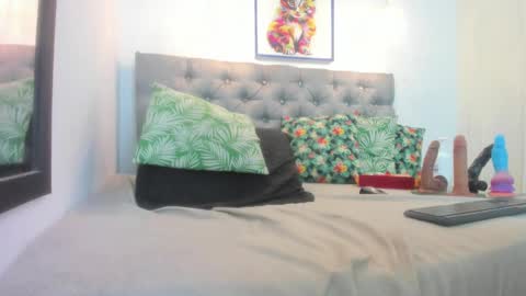 miss_big_ass21 online show from March 12, 1:03 am