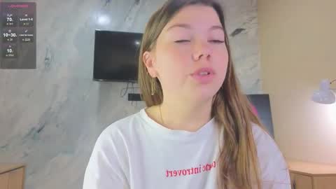 Snapshot of miss_bubbles chatting on October 4, 12:30 am Sandy online show from October 4, 12:30 am