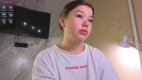 Snapshot of miss_bubbles chatting on October 6, 12:30 am Sandy online show from October 6, 12:30 am