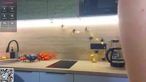 Snapshot of miss_bubbles chatting on October 23, 12:10 am Sandy online show from October 23, 12:10 am