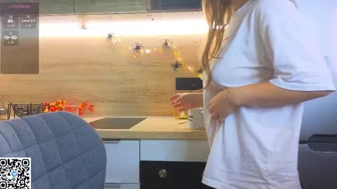 Snapshot of miss_bubbles chatting on October 27, 12:36 am Sandy online show from October 27, 12:36 am