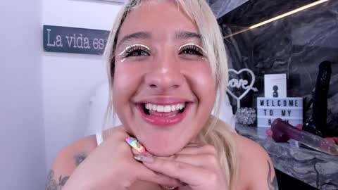 Snapshot of miss_danika chatting on December 30, 8:15 pm Danika online show from December 30, 8:15 pm