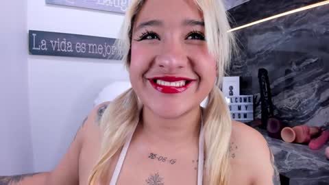 Snapshot of miss_danika chatting on January 7, 11:05 am Danika online show from January 7, 11:05 am