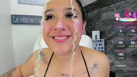 Snapshot of miss_danika chatting on October 16, 11:11 am Danika online show from October 16, 11:11 am