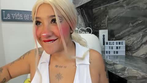 Snapshot of miss_danika chatting on November 10, 11:09 am Danika online show from November 10, 11:09 am