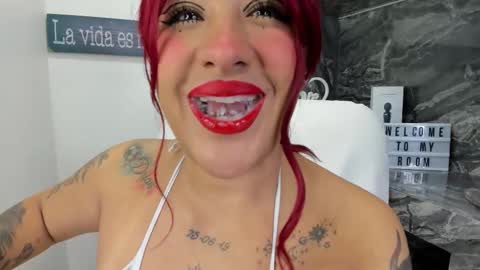 Snapshot of miss_danika chatting on November 13, 11:09 am Danika online show from November 13, 11:09 am