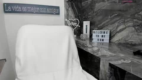 Snapshot of miss_danika chatting on November 20, 10:59 am Danika online show from November 20, 10:59 am