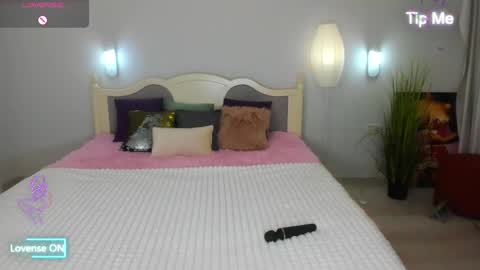 Elia online show from February 15, 8:11 pm