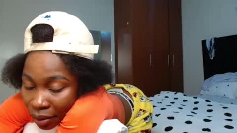 Snapshot of miss_kiarrafit chatting on December 5, 8:00 pm Miss Kiarrafit online show from December 5, 8:00 pm