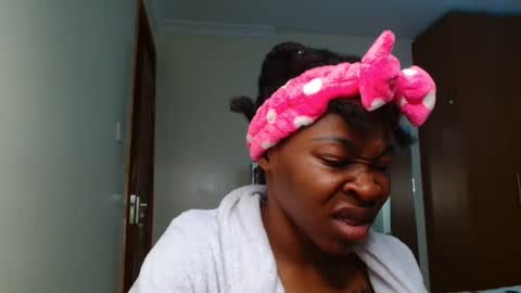 Snapshot of miss_kiarrafit chatting on December 6, 8:05 am Miss Kiarrafit online show from December 6, 8:05 am