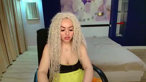 Snapshot of miss_kiten chatting on November 9, 8:40 pm miss_kiten online show from November 9, 8:40 pm