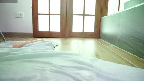 miss_lucyla online show from January 3, 2:08 pm