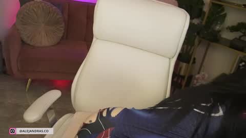 Snapshot of miss_meii chatting on November 28, 10:56 pm Alejandra online show from November 28, 10:56 pm