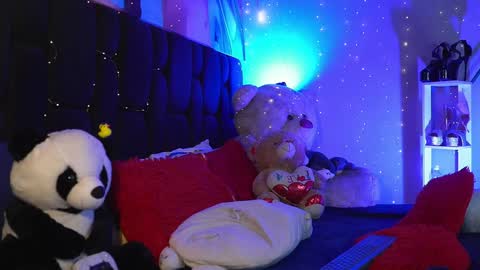 Sophie Cardenas ..... independent model online show from January 4, 3:07 am