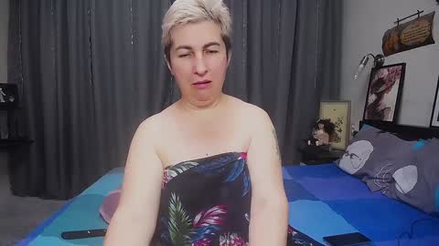 Snapshot of miss_tasha_kom chatting on December 4, 2:26 pm miss_tasha_kom online show from December 4, 2:26 pm