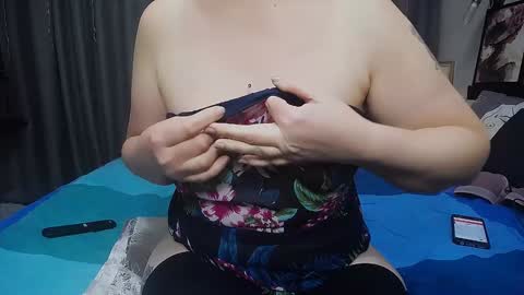 Snapshot of miss_tasha_kom chatting on December 6, 1:44 pm miss_tasha_kom online show from December 6, 1:44 pm