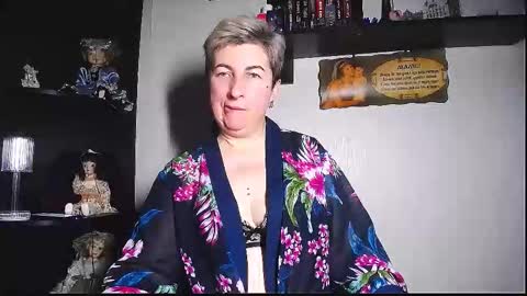 Snapshot of miss_tasha_kom chatting on November 8, 3:12 pm miss_tasha_kom online show from November 8, 3:12 pm