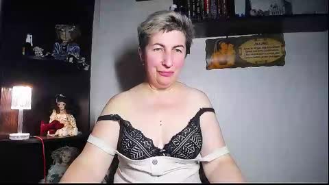 Snapshot of miss_tasha_kom chatting on November 15, 2:35 pm miss_tasha_kom online show from November 15, 2:35 pm