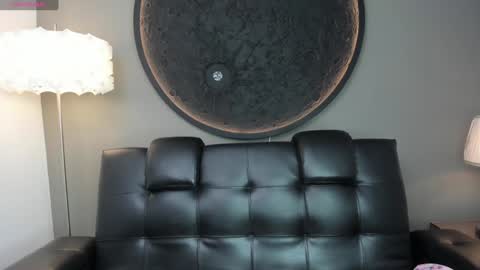 Snapshot of miss_vaiolette chatting on January 11, 11:02 am Vaiolette online show from January 11, 11:02 am