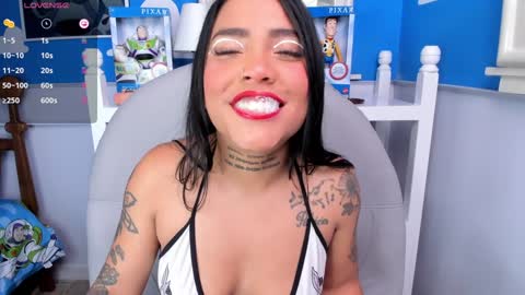 Snapshot of miss_vaiolette chatting on January 15, 11:43 am Vaiolette online show from January 15, 11:43 am