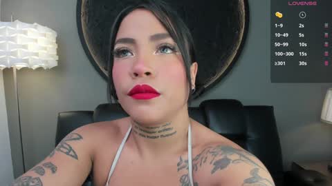 Snapshot of miss_vaiolette chatting on February 1, 10:59 am Vaiolette online show from February 1, 10:59 am