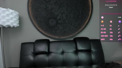 Snapshot of miss_vaiolette chatting on February 17, 11:02 am Vaiolette online show from February 17, 11:02 am