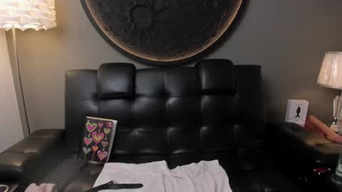 Snapshot of miss_vaiolette chatting on February 17, 2:04 pm Vaiolette online show from February 17, 2:04 pm