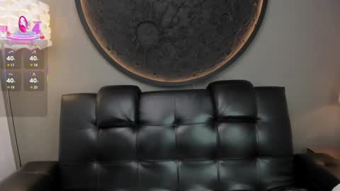 Snapshot of miss_vaiolette chatting on March 7, 11:07 am Vaiolette online show from March 7, 11:07 am